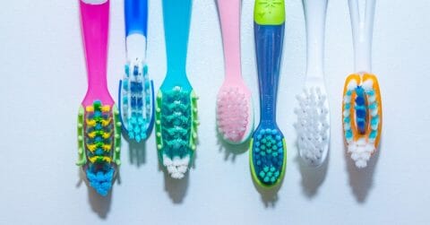 5 Signs That It's Time to Change Your Toothbrush